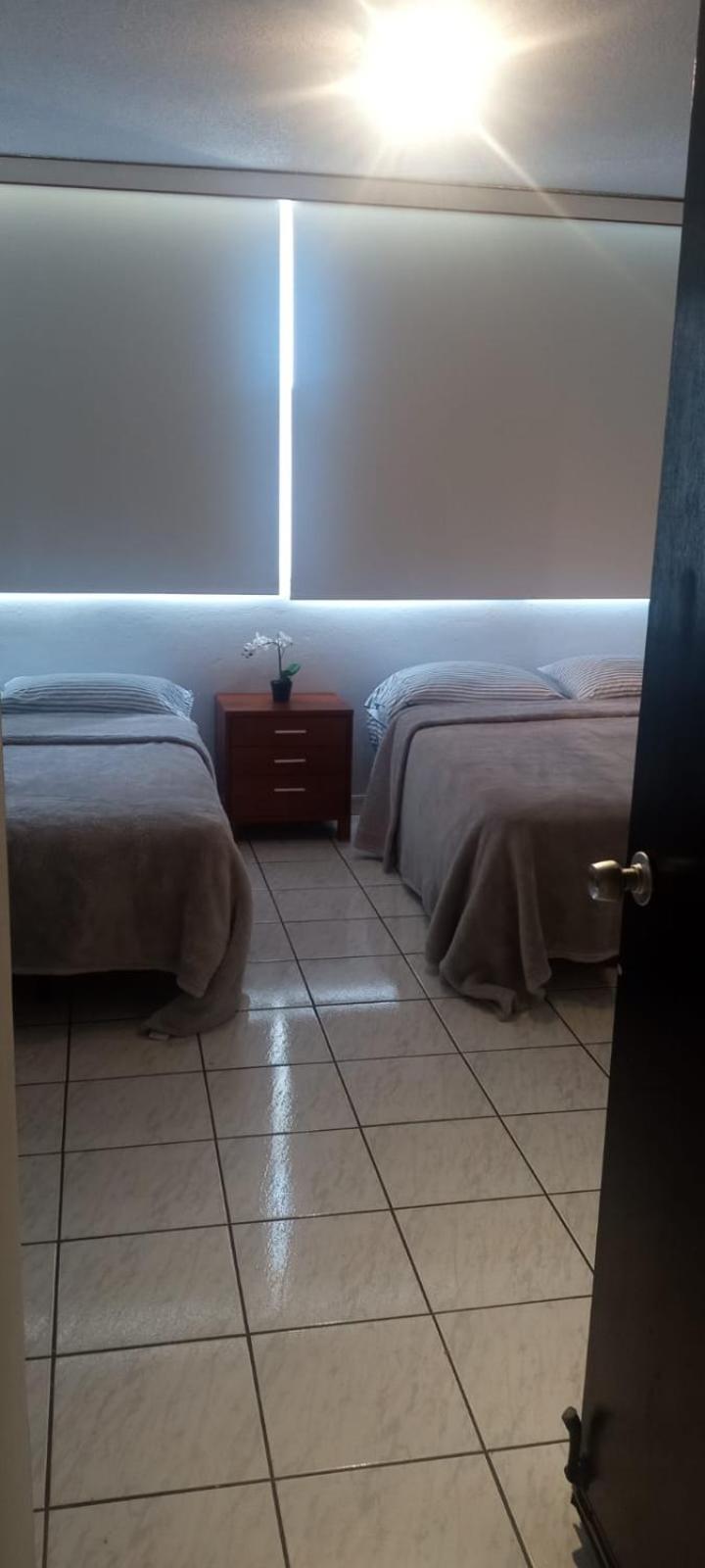 Marbella Apartments San Juan Phòng bức ảnh