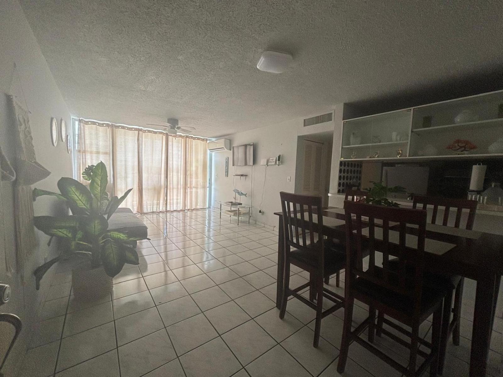 Marbella Apartments San Juan Phòng bức ảnh