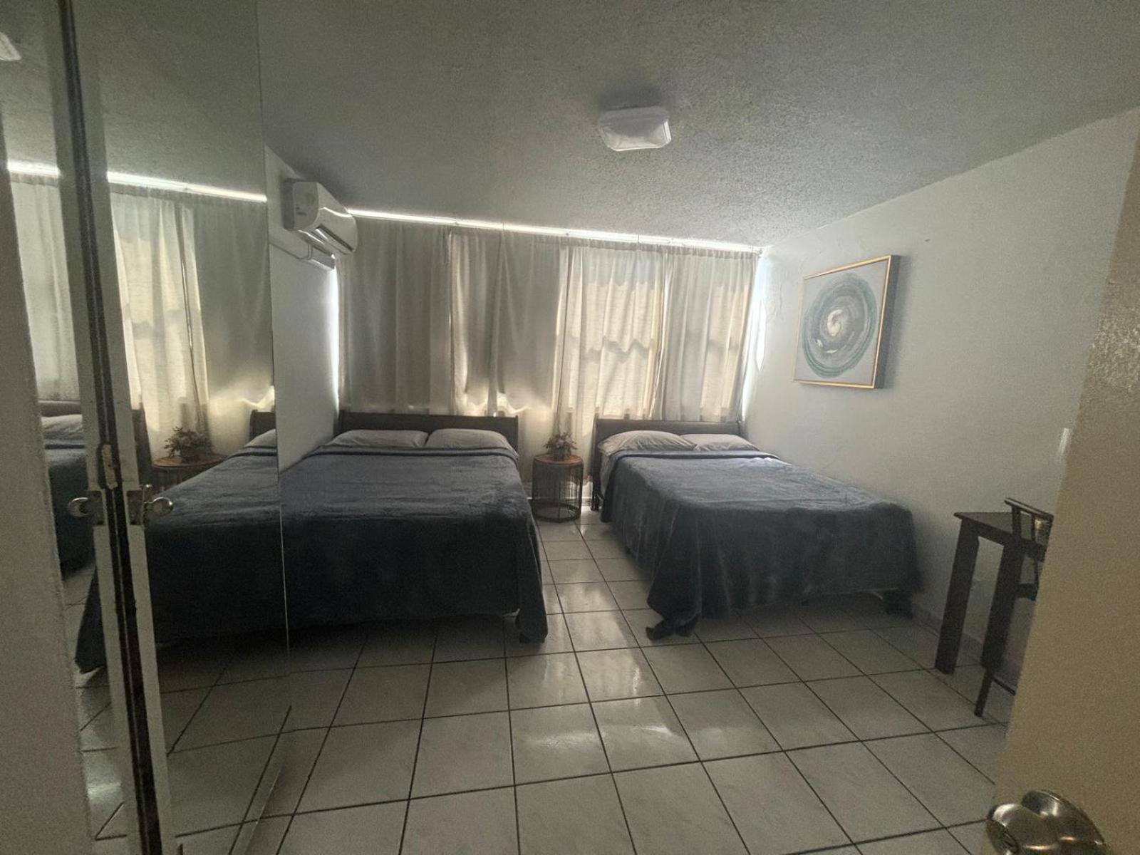 Marbella Apartments San Juan Phòng bức ảnh